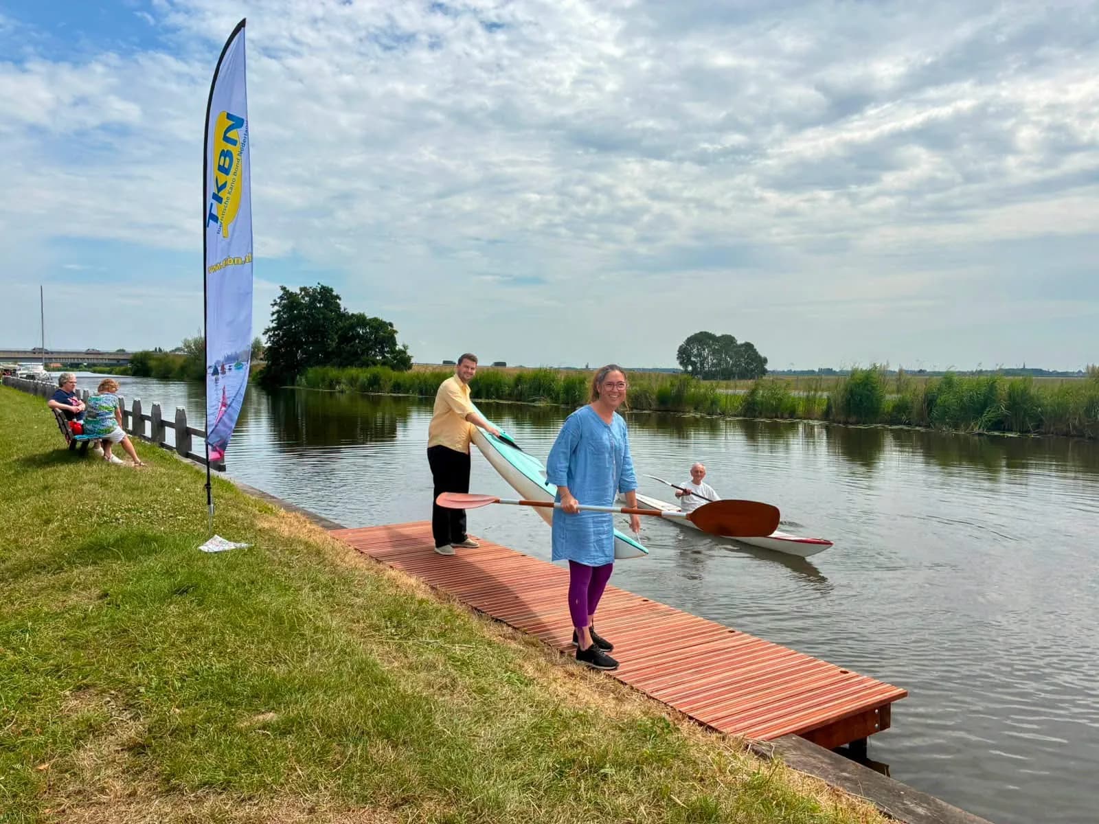 Nieuwe kanosteiger in Leimuiden officieel geopend